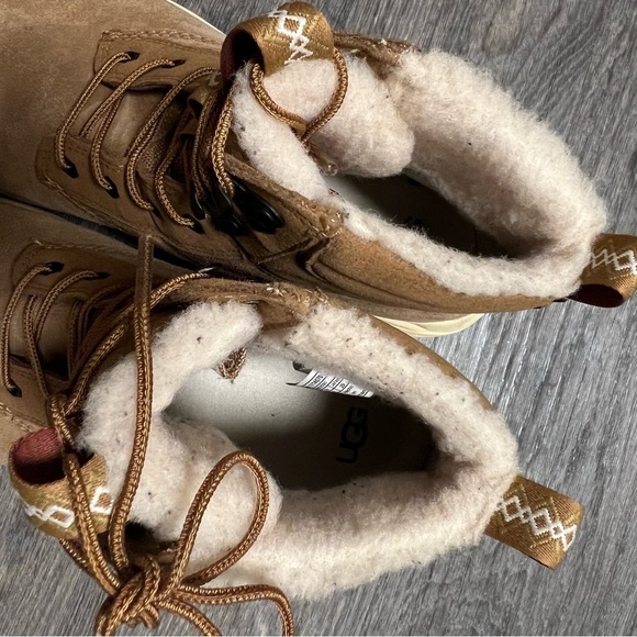 UGG Miwo Utility Weather men’s laceup boots, tan color, size 11 - Picture 13 of 16